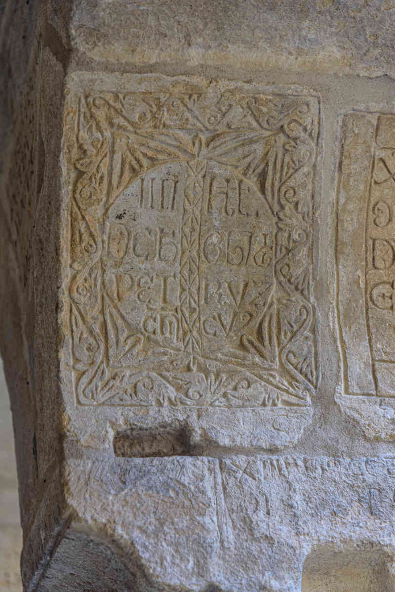 Huesca - Roda de Isábena 27 - catedral de San Vicente de Roda de Isábena - claustro.jpg